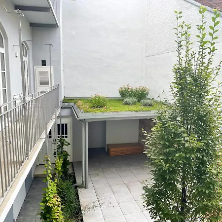 Designer Boutique Trauttmansdorffgasse *
